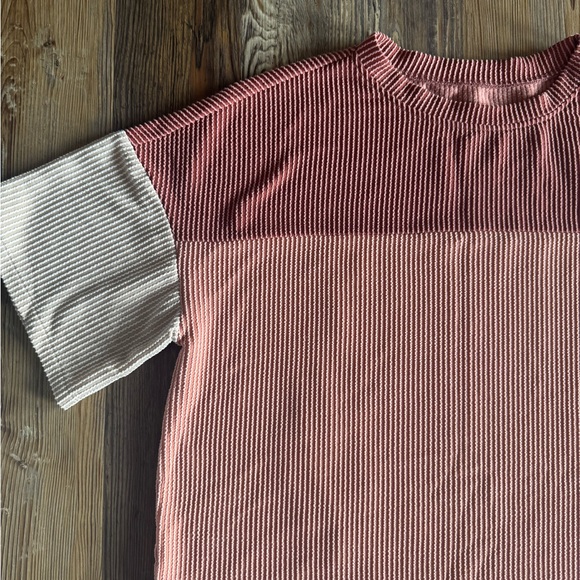 Color Block Top - Picture 3 of 3